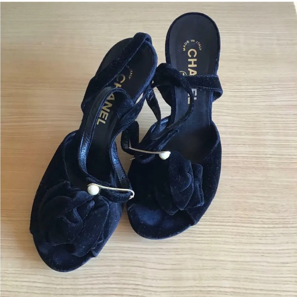 Authentic Chanel CC Logo Pearl Suede Heeled Sandal size 41